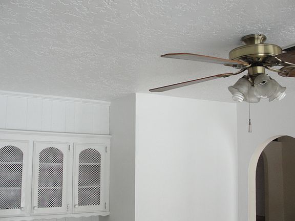 5th image of 206 NE 46th St