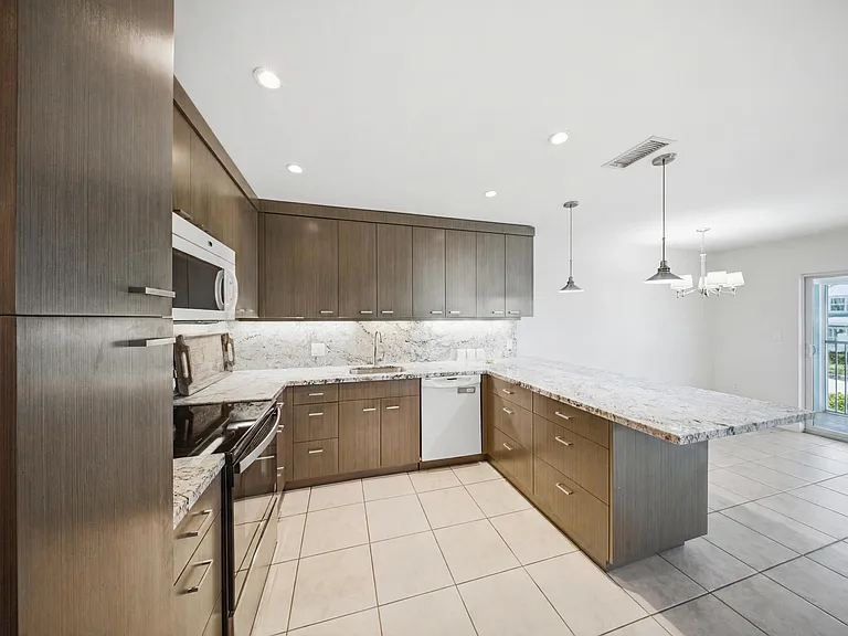 138 N Indies Dr #B — Photo 14
