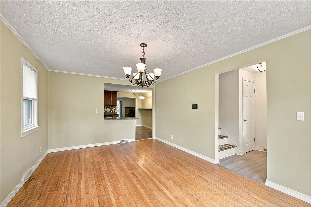 4 bed, 2.0 bath, 2070 sqft, $3,200 — Photo 4