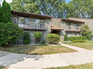21 Auburn Ct, Red Bank, NJ