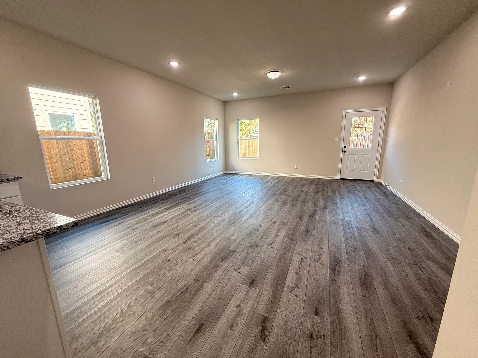 3 bed, 2.5 bath, 1671 sqft, $2,200 — Photo 4