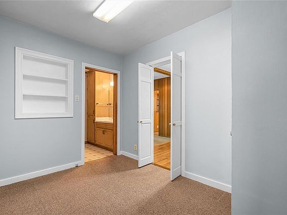 2nd image of 104 Paris Ave