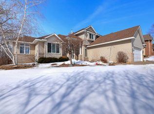 679 Woodridge Dr N, Chaska, MN 55318