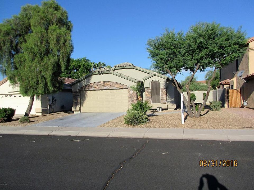 1st image of 1620 N 125th Ln