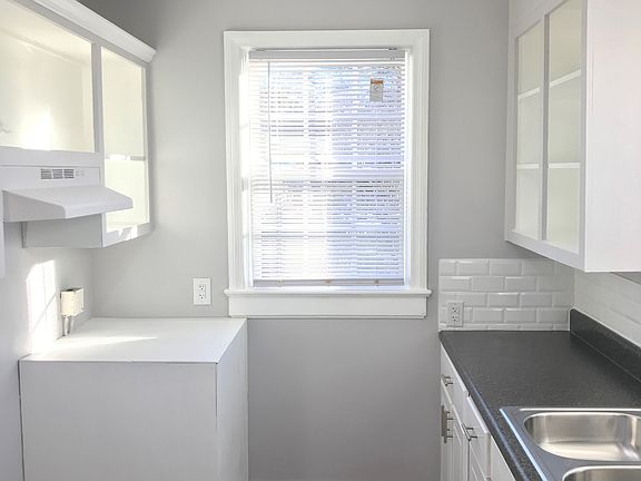 3rd image of 1127 Churchill Ave SW
