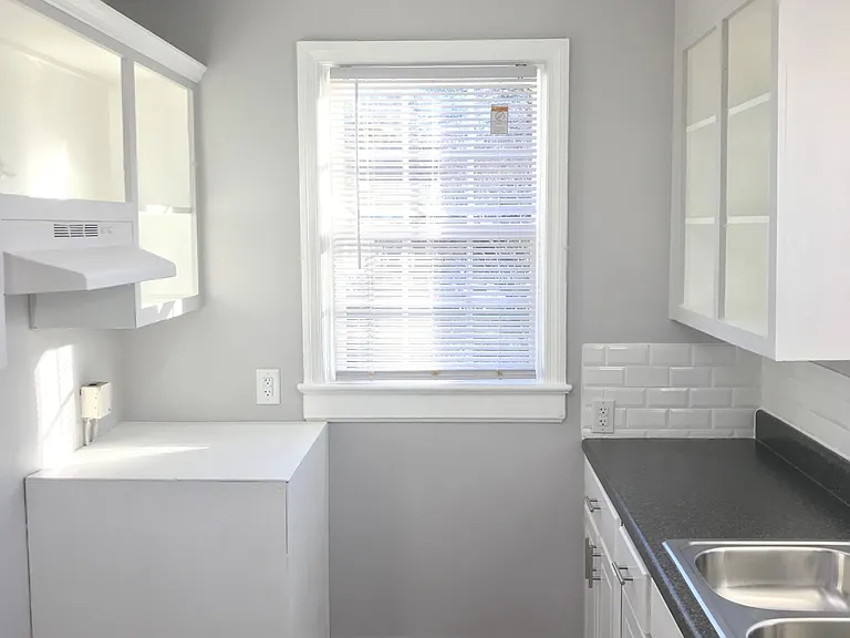 1127 Churchill Ave SW — Photo 3