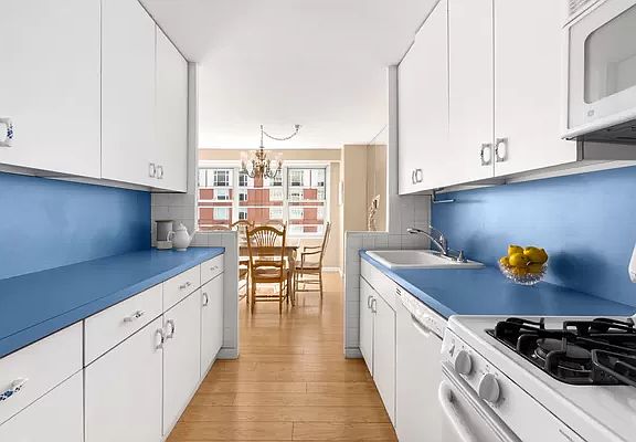 4th image of 370 E 76th St APT B901