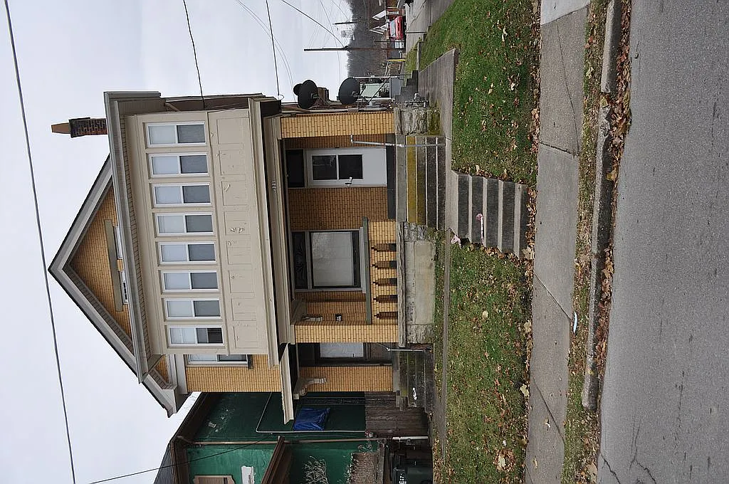 321 W 16th St photo 1