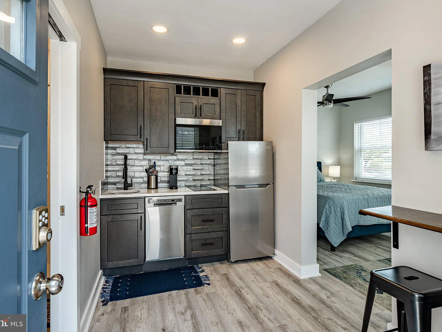 1 bed, 1.0 bath, 256 sqft, $1,200 — Photo 2