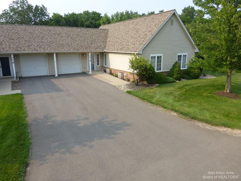 1st image of 569 Lancaster Ct