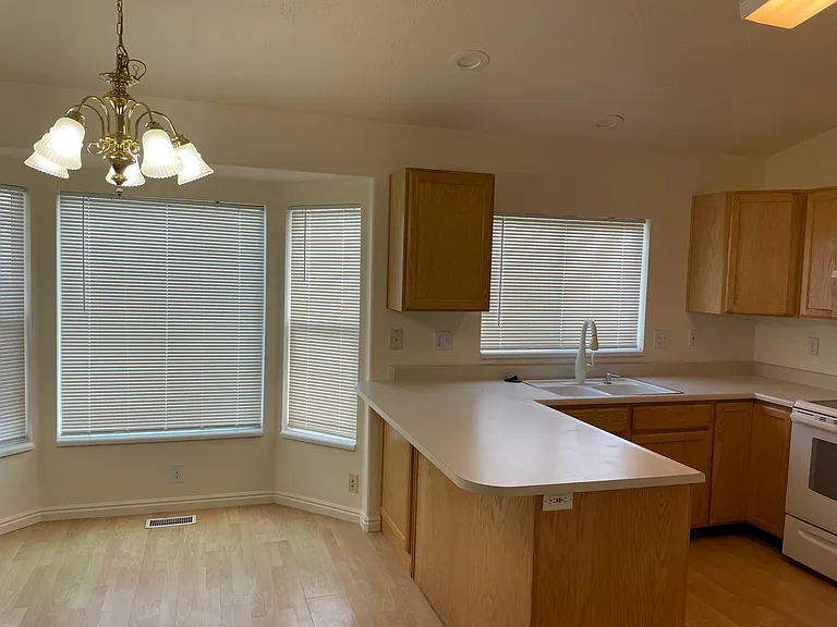 6435 S Wakefield Way — Photo 3