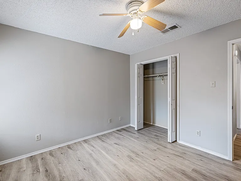 321 Gardenview St — Photo 15