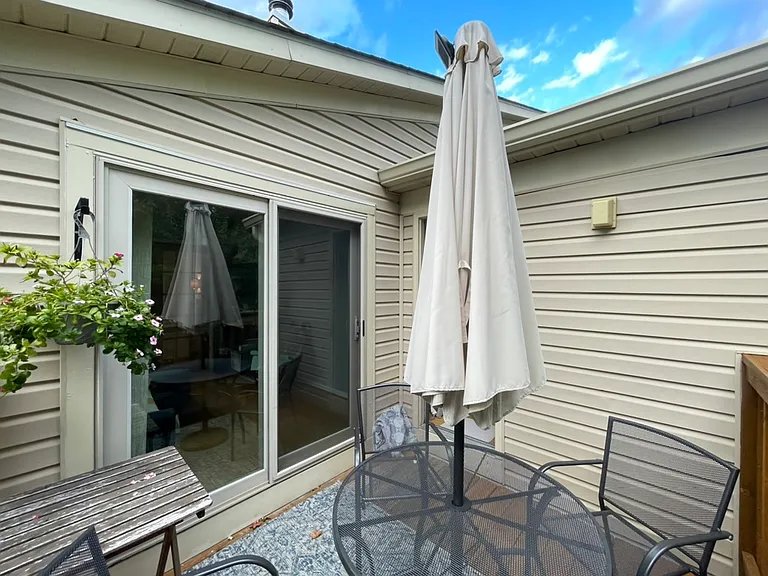 40 Sandstone Ct #L — Photo 17