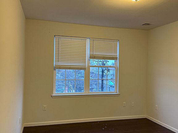 3rd image of 231 Avenue C #3R