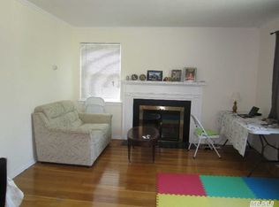 31 Spruce St, Great Neck, NY 11021