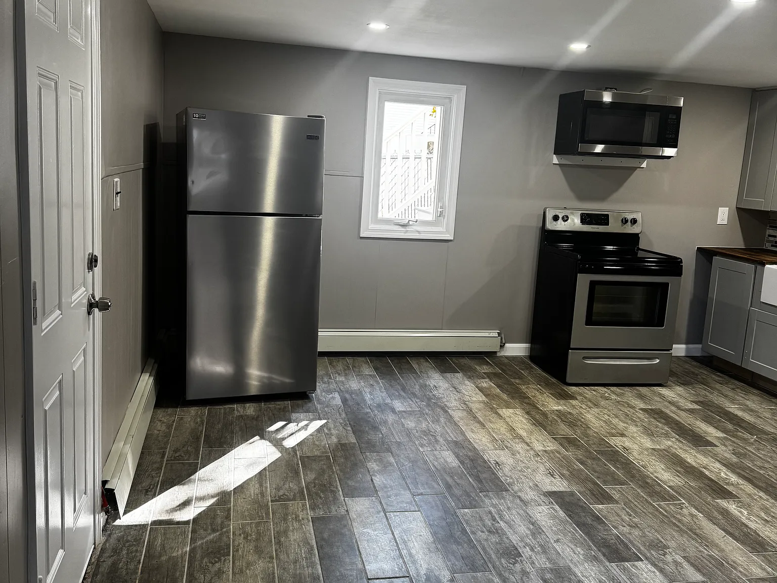 225 Sunbury St — Photo 3