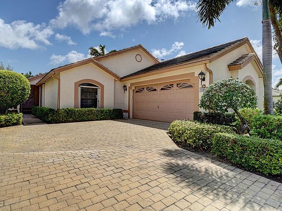 2nd image of 10460 Lexington Cir S