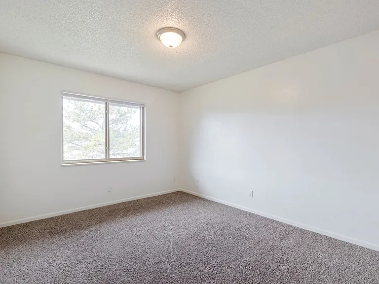 Lakemont Apartments — Photo 60