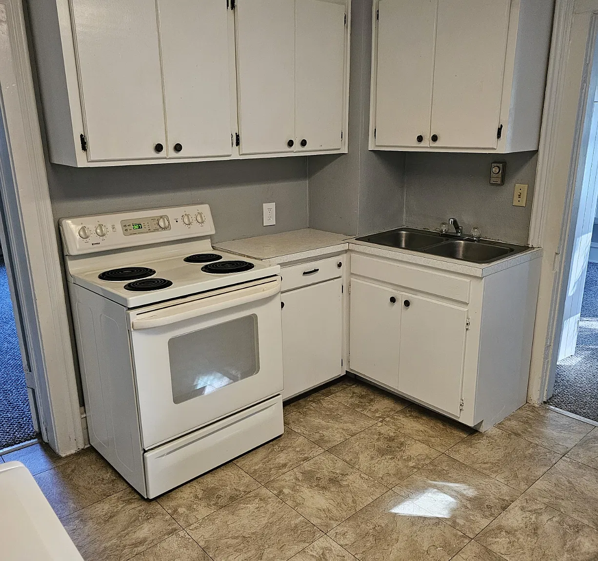319 Harris Avenue South - 1 — Photo 3