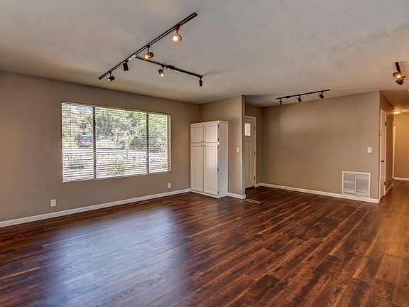 4th image of 831 W Delano Ave