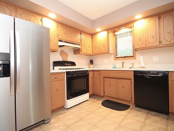 5th image of 15136 Heather Ct #24