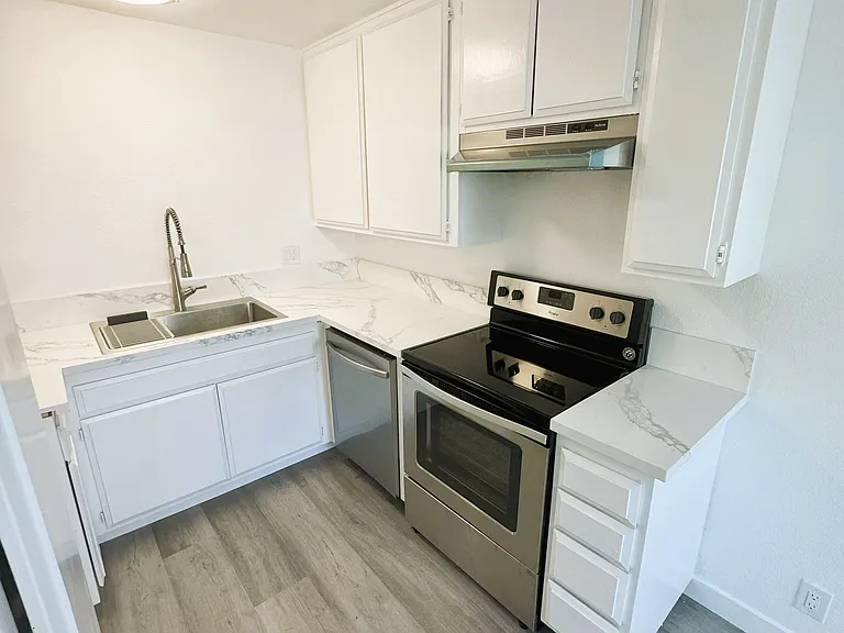 Casa Mar Vista Apartments — Photo 13