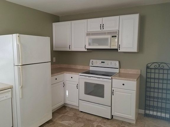3rd image of 121 S Vine St #123