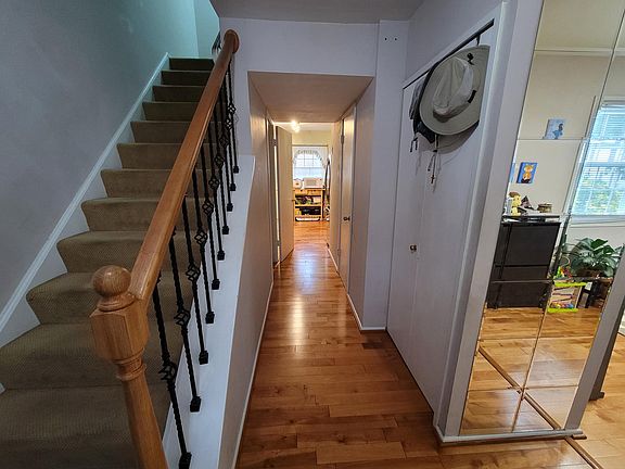 3rd image of 5539 Hollins Ln
