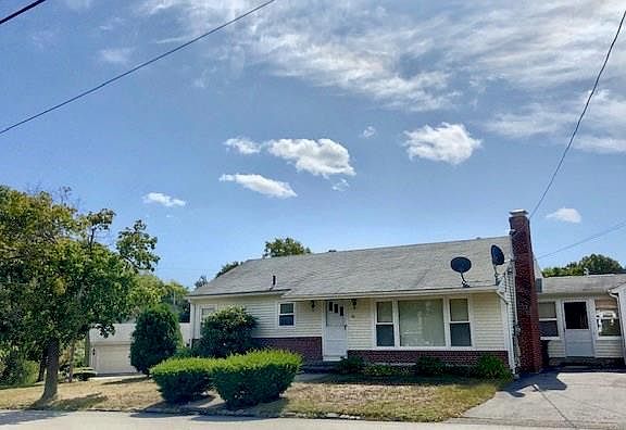 3rd image of 36 Brookfield Dr