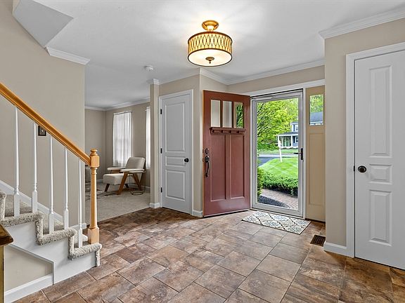 3rd image of 20 Rockwell Dr