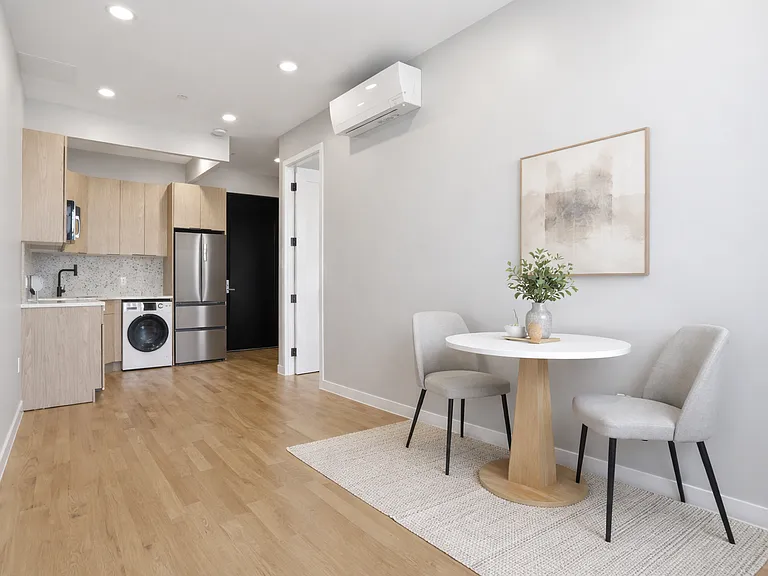 356 E 8th St #Penthouse 3 — Photo 3