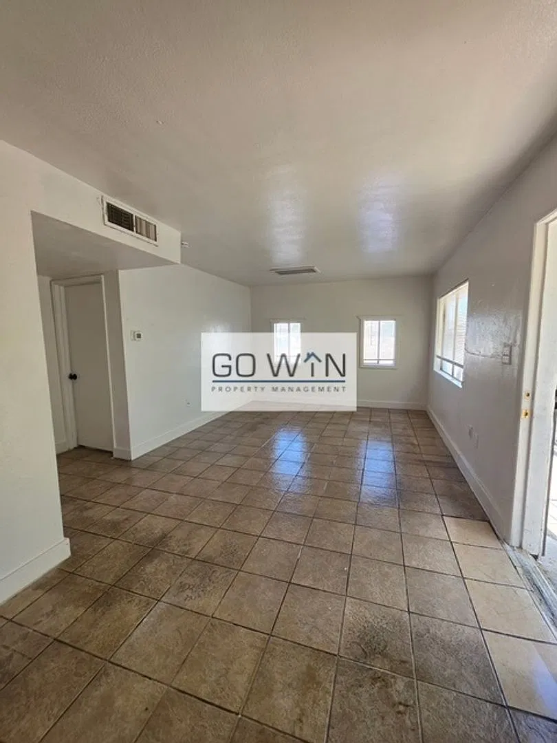 1537 W Pierce St. — Photo 2