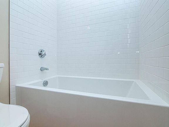 4th image of 129 Lafayette St #6