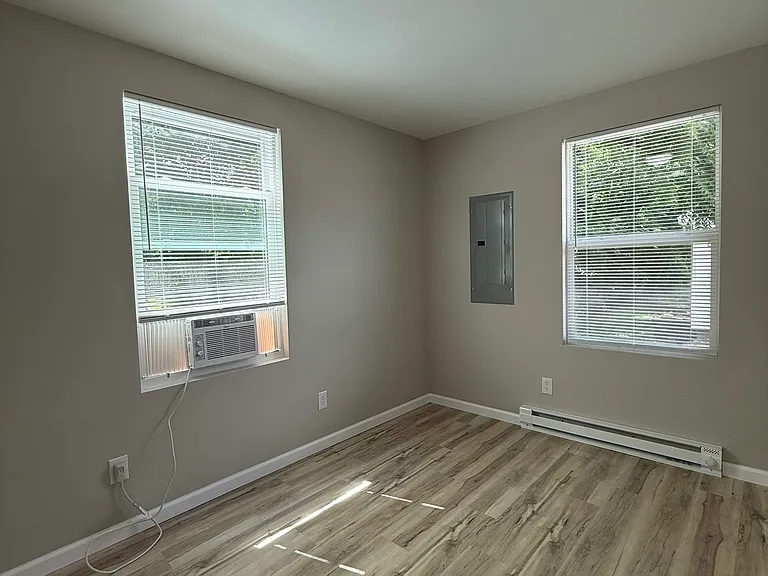 305 N Park Ave — Photo 9