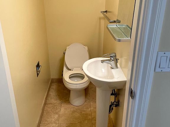 3rd image of 1702 Washington St APT 103