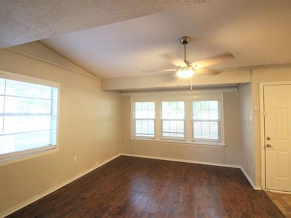 5th image of 824 Grande Dr