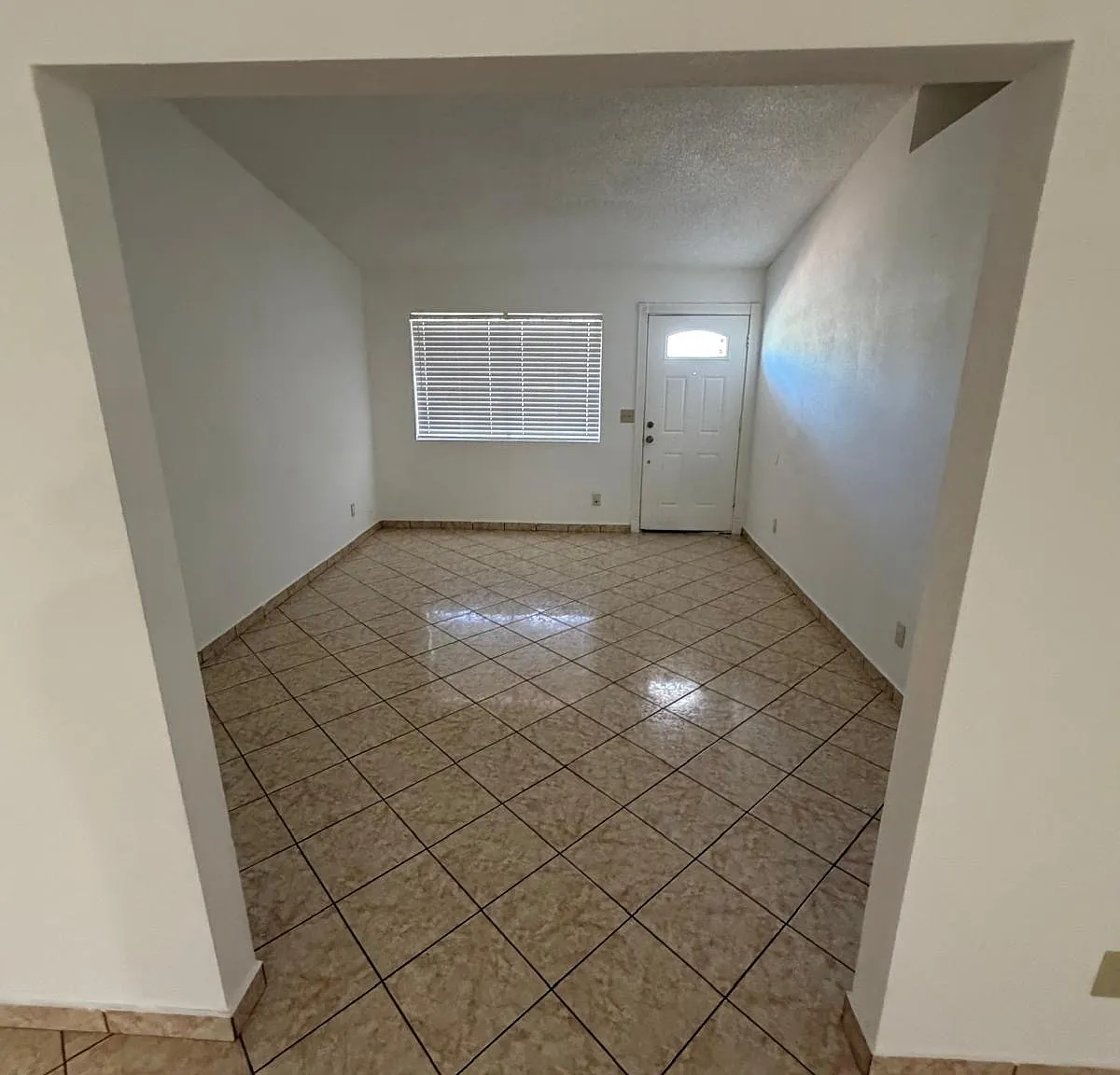 4 bed, 1588 sqft, $2,200 — Photo 3