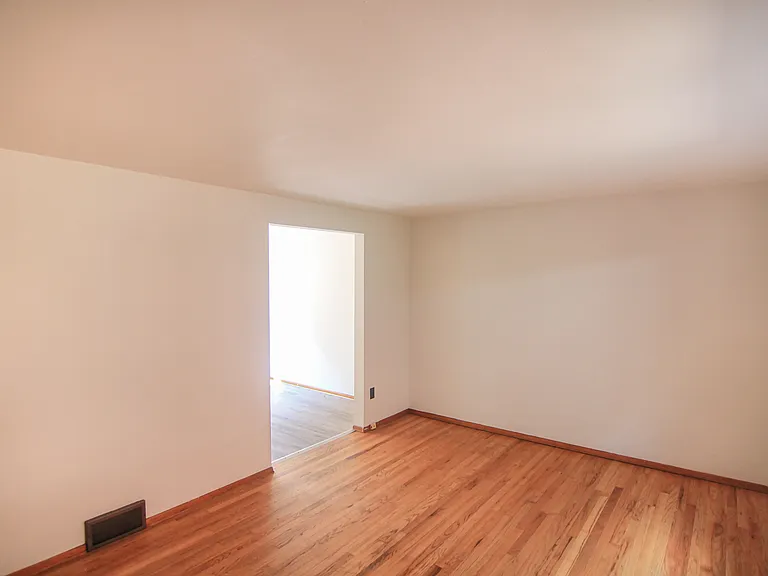 419 Franklin Ave #B — Photo 6