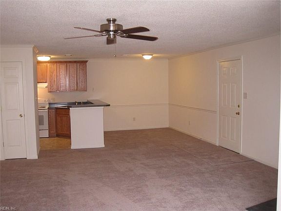 5th image of 109 Stratford Dr APT K