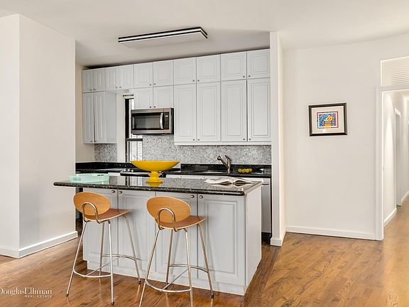 4th image of 310 W 99th St APT 302