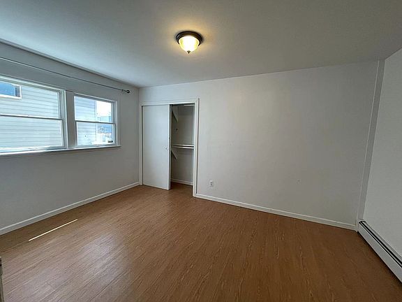 2nd image of 326 Dongan Hills Ave Floor 1