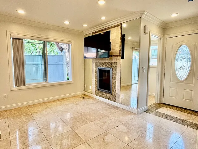 685 W 18th St #1 — Photo 3