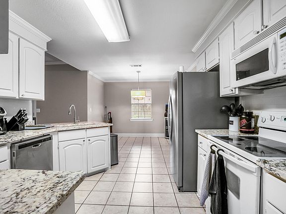 5th image of 9 Switzer Ter