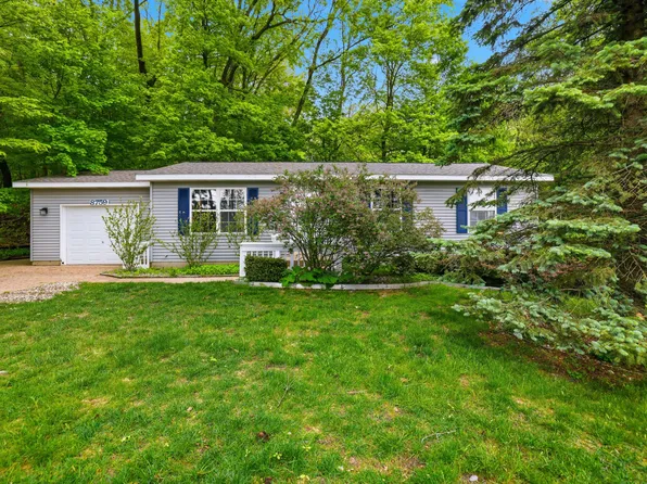 8759 Brower Lake Dr NE, Rockford, MI 49341