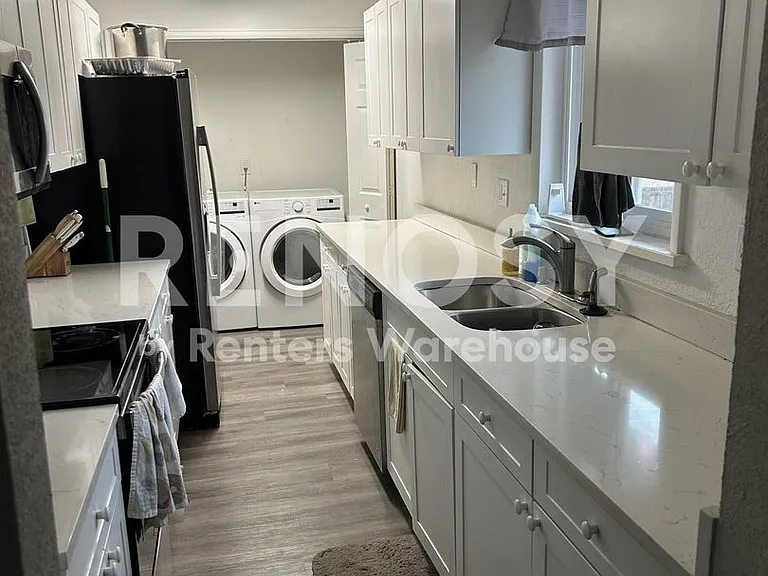 1260 Brentwood St — Photo 16