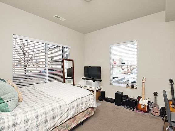 3rd image of 5083 W Laureston Way