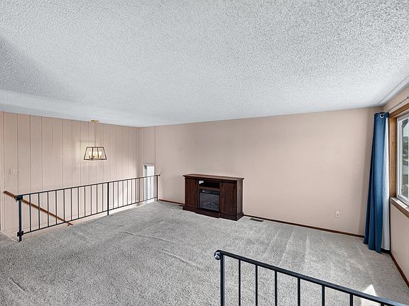 2nd image of 1927 E Hoffman Ave
