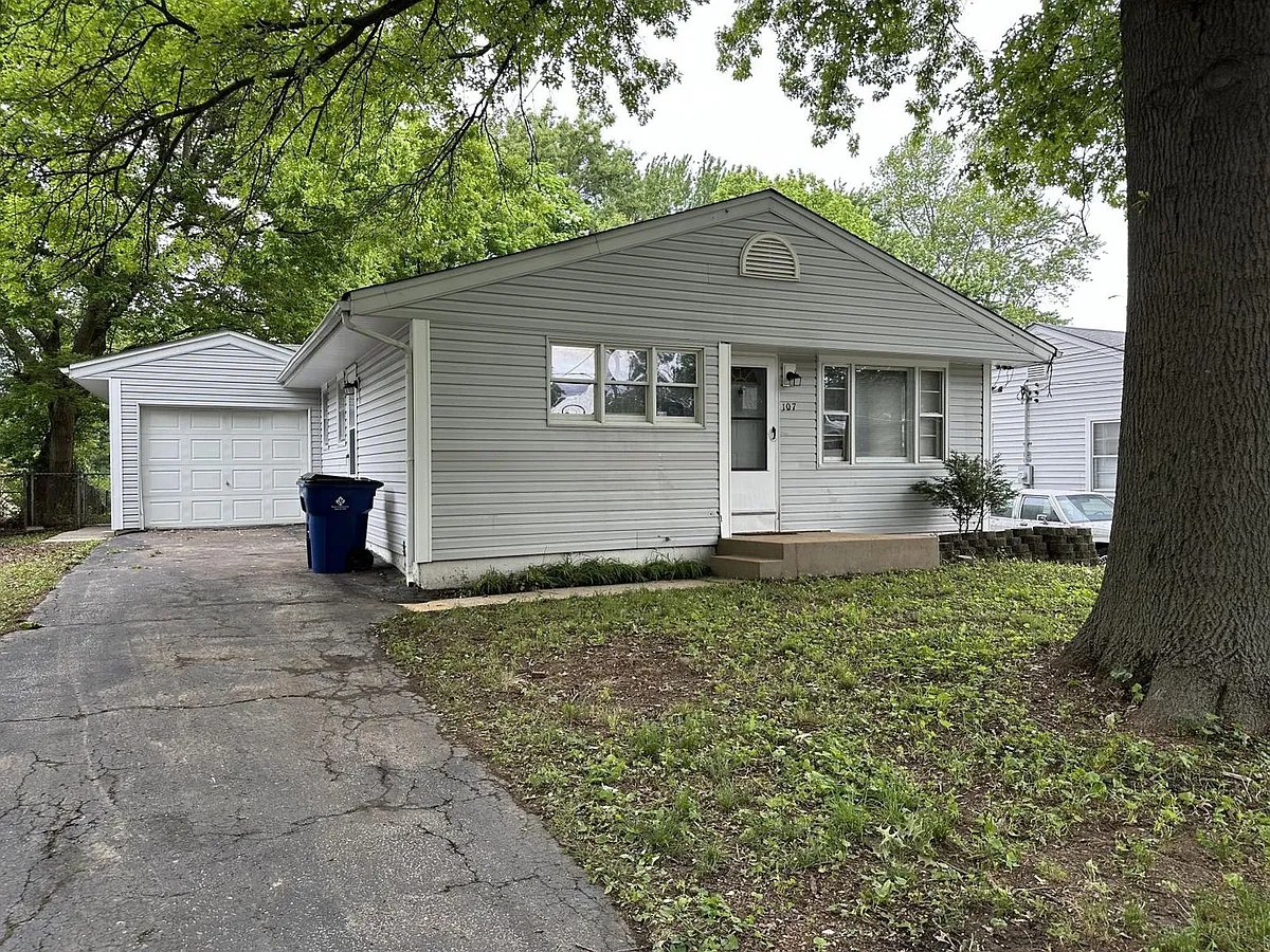 Building Photo - 107 Anistasia Dr