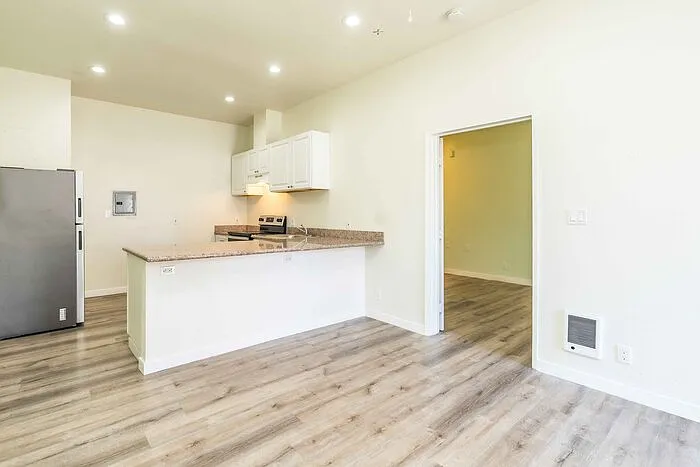1 bed, 1.0 bath, $1,800 — Photo 4