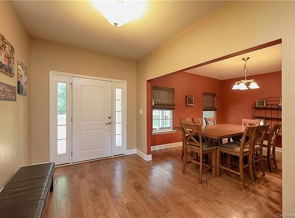 3rd image of 118 Stonehenge Ln